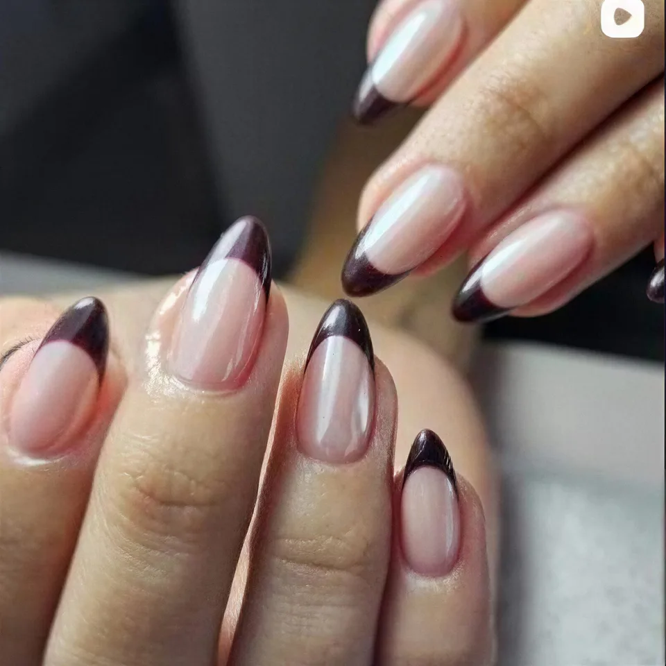 Manicure ruso con diseño francés negro en Valiz Beauty&Spa, Curridabat